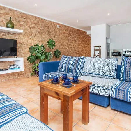 Brat Salions By Interhome *