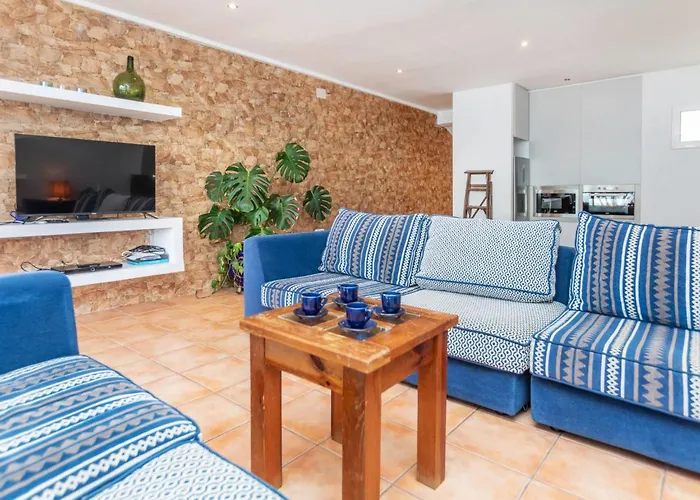 Brat Salions By Interhome *