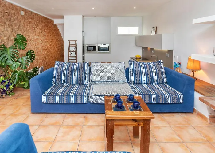 Brat Salions By Interhome *