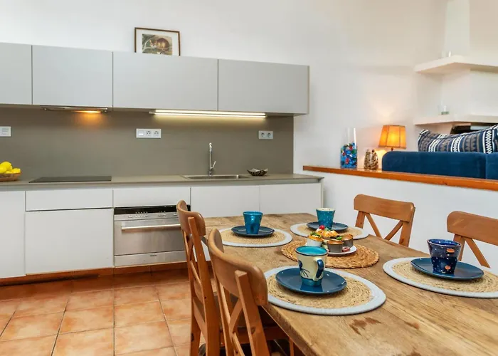 Brat Salions By Interhome *